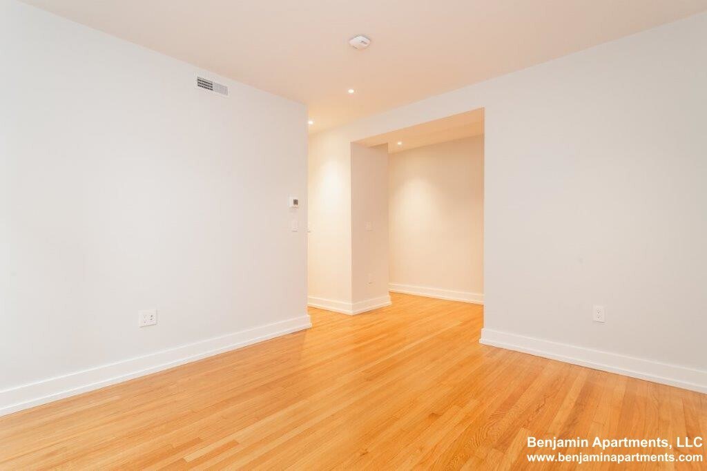 Building Photo - 17 Forest St