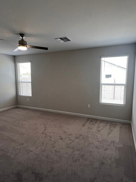 Large primary bedroom - 37640 W San Sisto Ave