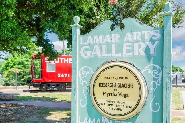 Building Photo - 204 Mill St