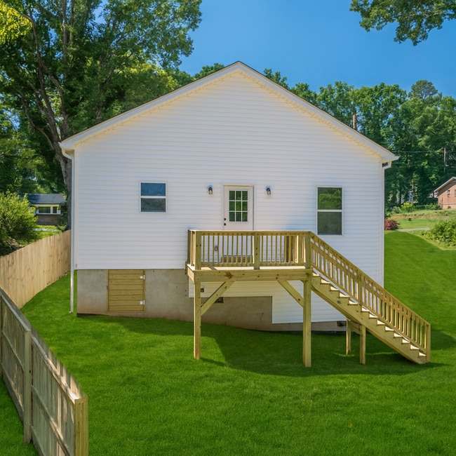 Building Photo - Your New Home Awaits in Hickory! $500 Off ...