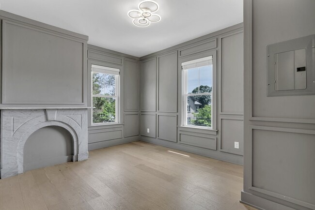 Building Photo - 182 Waterman St