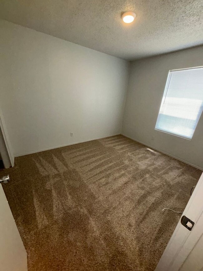 Building Photo - 2033 Redwing Way