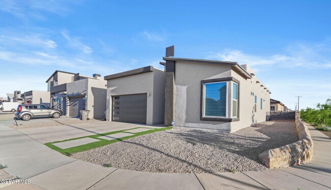 Building Photo - 12300 Desert Heights Ct