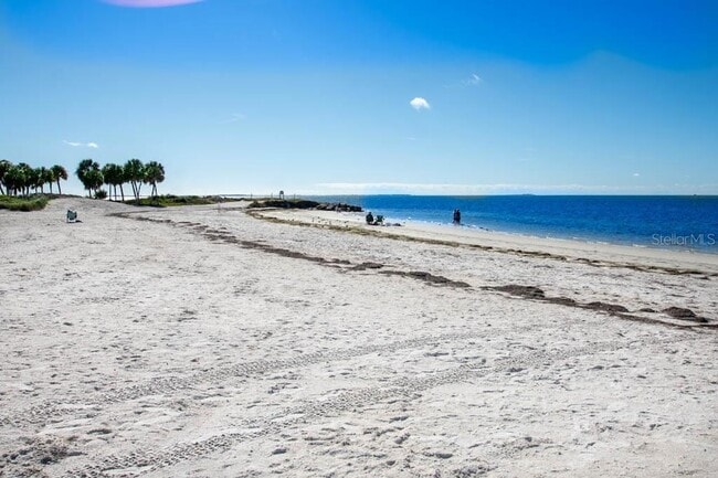 Building Photo - 656 Windrush Bay Dr