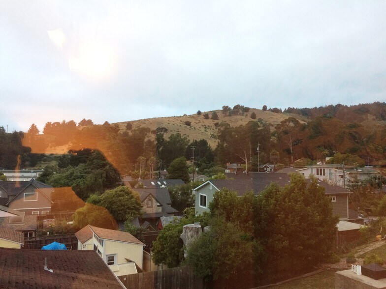 Building Photo - 233 Reichling Ave