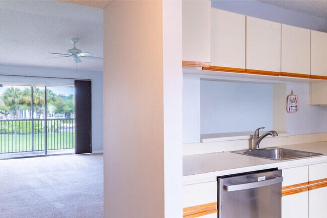 Building Photo - 3031 Holiday Springs Blvd