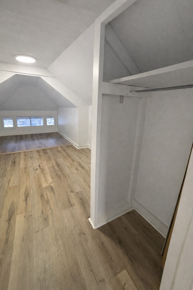 Building Photo - 740 E 800 S