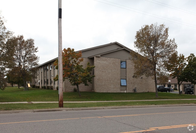 Building Photo - Schoolview Square