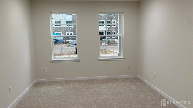 Building Photo - 611 Lorhan Dr