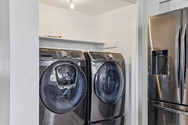 Building Photo - Pet-friendly 2 bed/2.5 bath Lakewood townhome - Available Now!