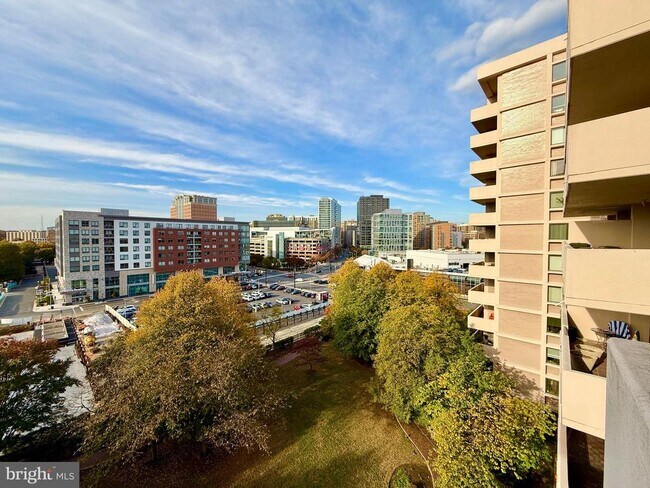 Building Photo - 4141 Henderson Rd