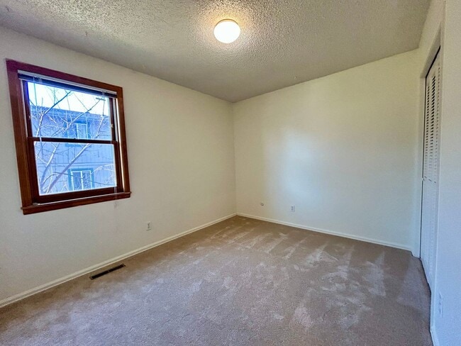 Building Photo - SHORT TERM RENTAL! 3Br/2Ba Condo in the Heart of Boulder