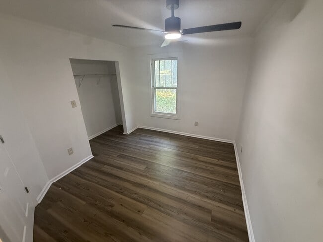 Building Photo - 803 Moss St