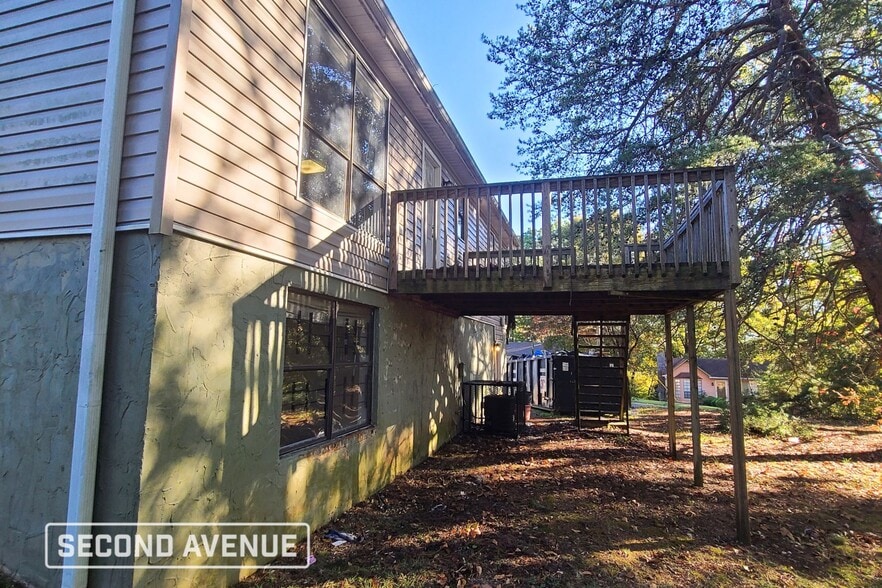 Building Photo - 1100 Moonglow Cir