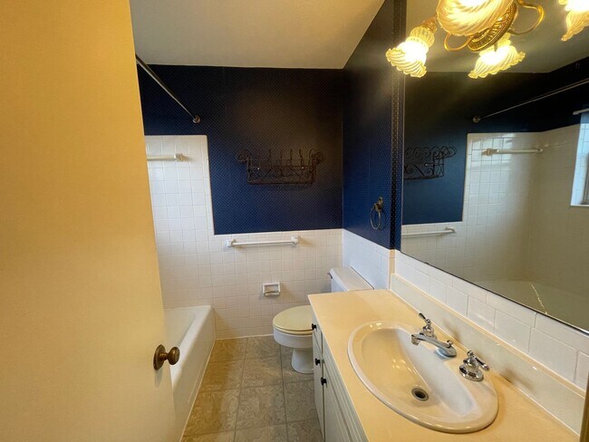 Building Photo - Cozy Fairfield Oaks Charmer! Move In Ready!