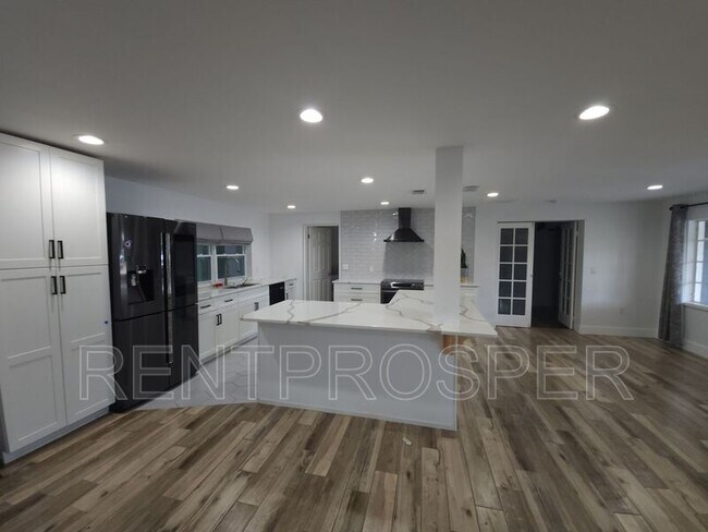 Building Photo - 1130 W Lake Brantley Rd