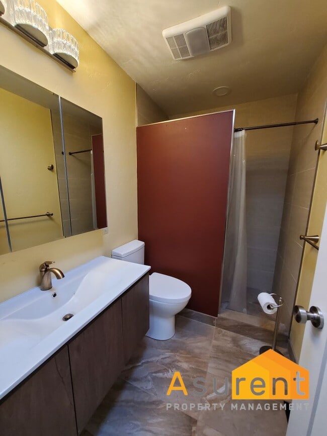Building Photo - Amazing Property on 1.25 Acres Available S...