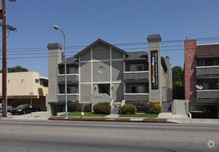 Building Photo - 13935 Vanowen St