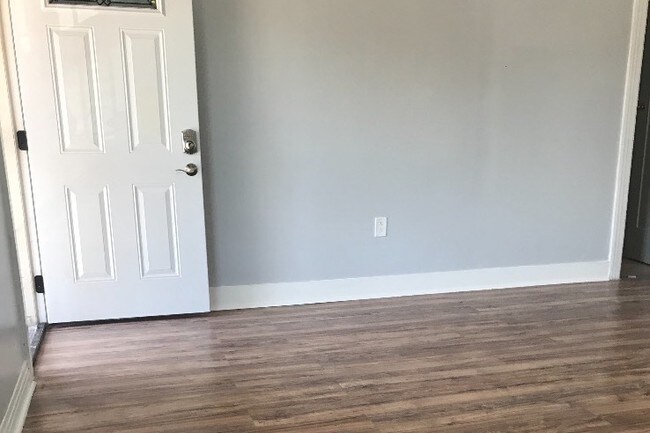 Building Photo - 1155 E 15th St