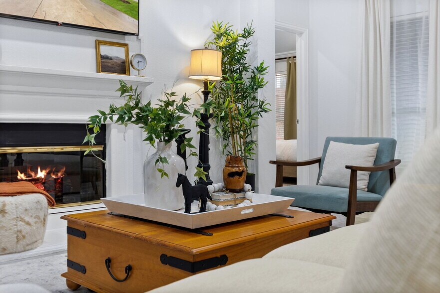 Building Photo - 4835 Crown Dr