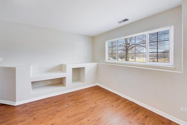 Building Photo - 3357 Ravinia Cir