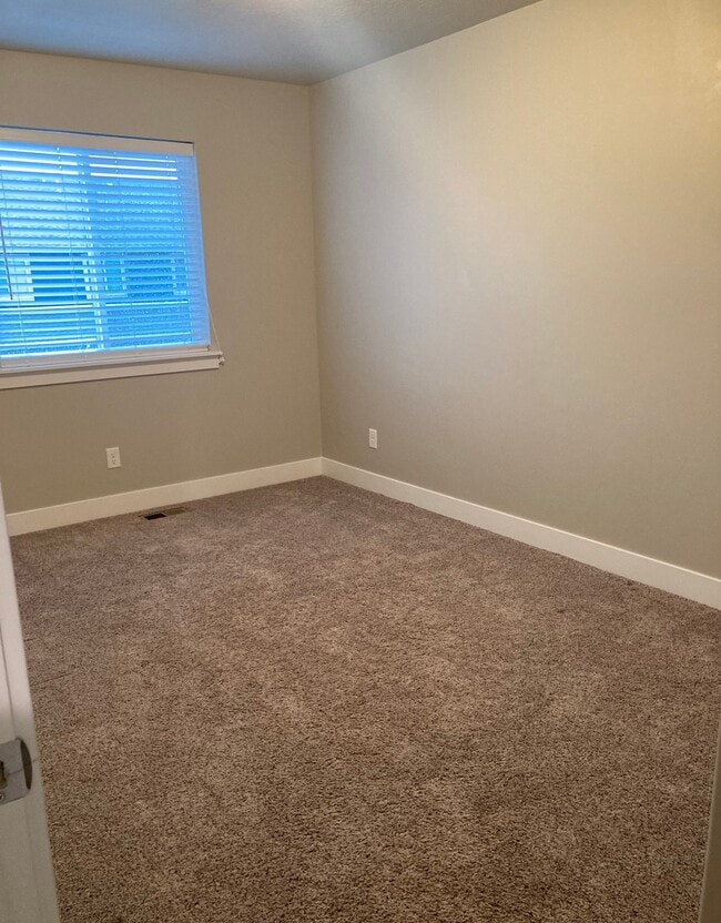 Building Photo - 1661 E Talon Way