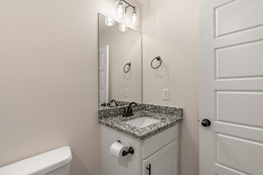 Building Photo - 412 Hillside Dr