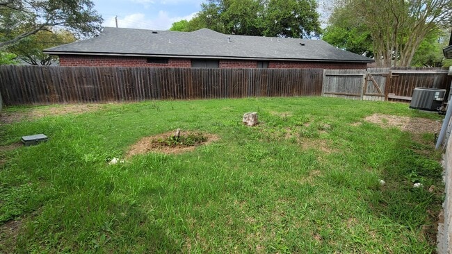 Building Photo - 6925 Fawn Ridge Dr