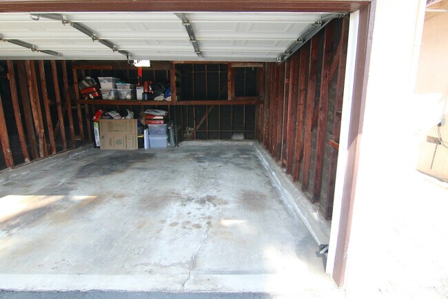 Building Photo - 1316 Centinela Ave