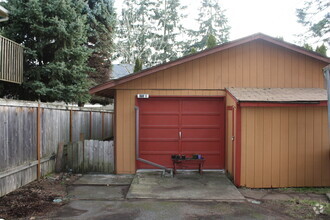 Building Photo - Charming & Quiet Little Home