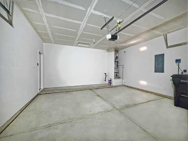 Building Photo - Newer Home in Mountain Hawk