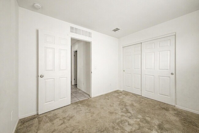 Building Photo - 12586 W Myrtle Ave