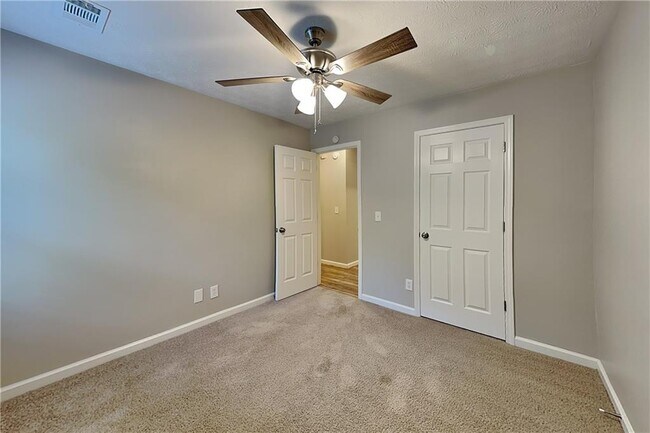 Building Photo - 263 Buckingham Dr