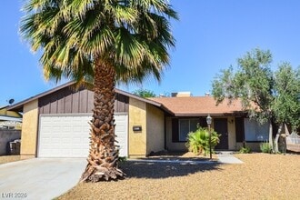 Building Photo - 1108 Meadbrook St