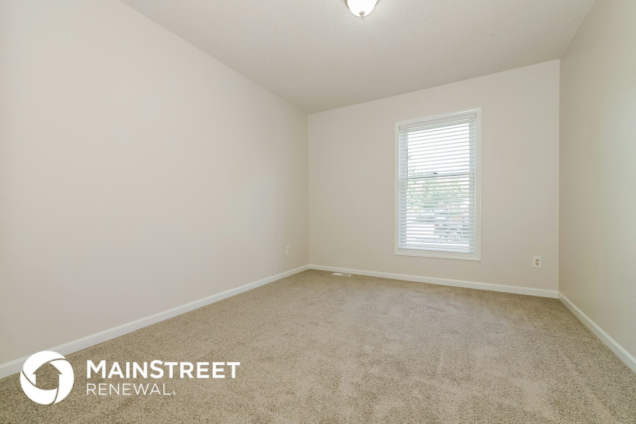 Building Photo - 1216 SW Huntington Rd