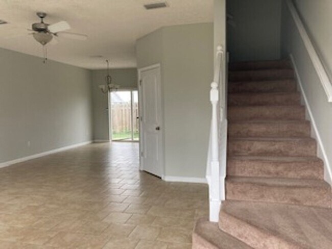 Building Photo - Charming 3 BR/2.5 bath  in a quiet, well-kept neighborhood. Convenient to schools, Tyndall AFB, s...