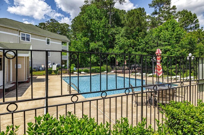 Building Photo - 3 Bedroom Lake View Condo on McFayden Lake with Lakeviews