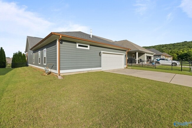 Building Photo - 1509 Trek St