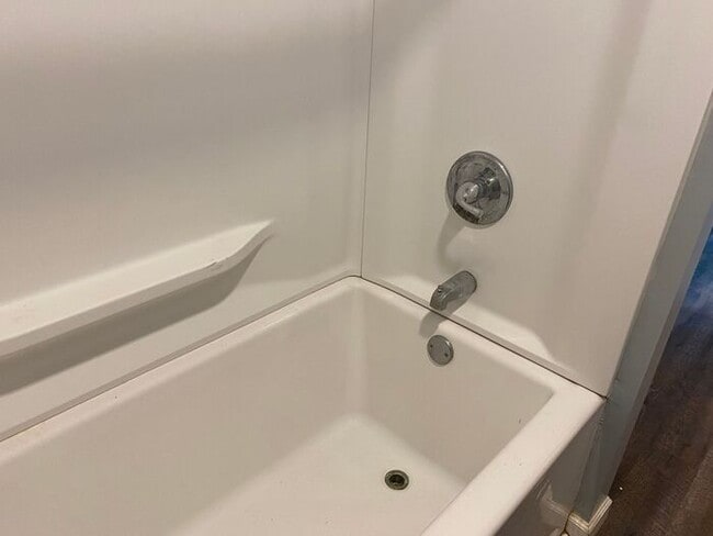 Building Photo - 1 bedroom MAIN floor apartment in Niles