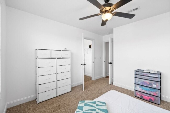 Building Photo - Stunning Home in Wellington Fields Ready f...