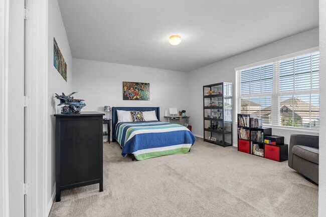 Building Photo - ASK ABOUT FREE APPLICATIONS THROUGH AUGUST!  "Spacious 6-Bedroom Retreat with 3.5 Baths and Over ...