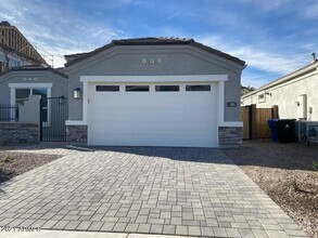 Building Photo - 1825 E Saguaro Park Ln