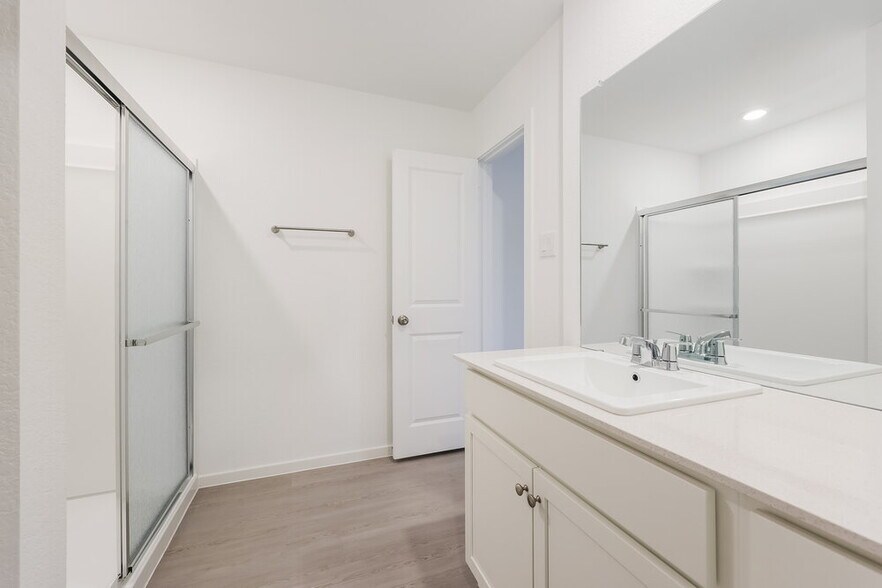 Building Photo - 325 Woodland Hills Dr