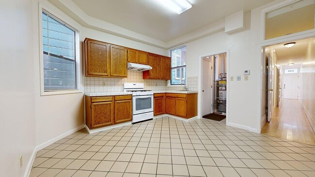Building Photo - 2136 Hayes St