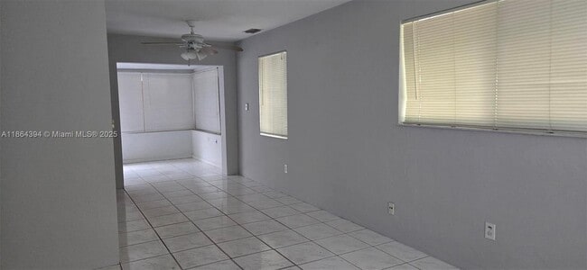 Building Photo - 502 N 70th Way
