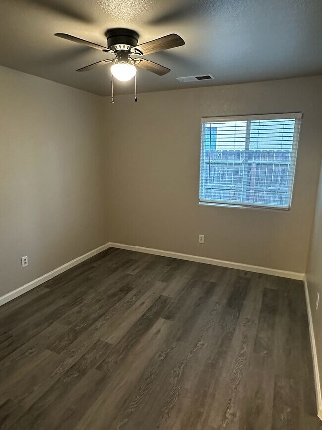 Building Photo - 4106 W Prospect Ave