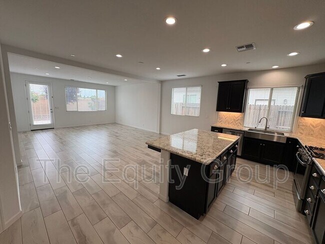 Building Photo - 1336 W Porter Ave