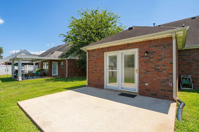 Building Photo - Lovely Townhome in Murfreesboro!