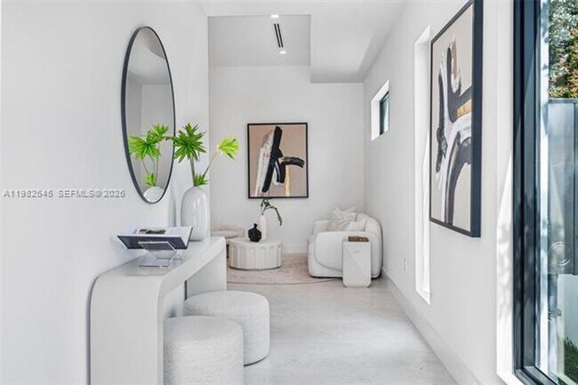 Building Photo - 2937 SW 21st St