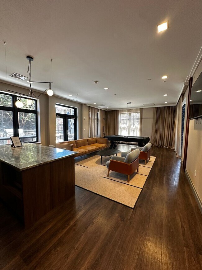 Building Photo - Spacious 2 Bed, 2 Bath Luxury Condo with Downtown Boston Views